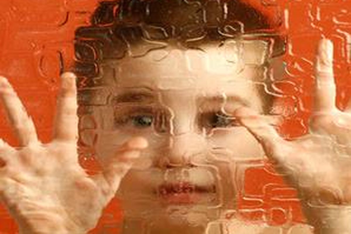 Anak autisme atau berkebutuhan khusus, bisa mandiri apabila orang-orang di sekitarnya mau menerima dan mendukungnya. 