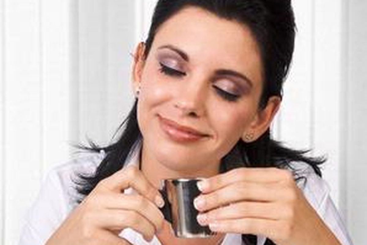 Secangkir kopi sehari mengurangi risiko penyakit jantung dan stroke.