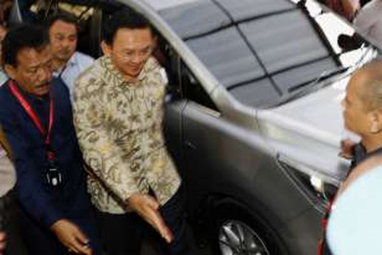 Gubernur DKI Jakarta non-aktif Basuki Tjahaja Purnama atau Ahok saat tiba di Mabes Polri, Jakarta, Kamis, (1/12/2016).
