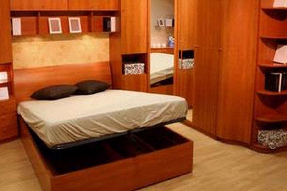Buatlah ruang tidur tamu alternatif. Hal ini bisa dilakukan, jika Anda tidak memiliki ruangan khusus untuk tamu. 