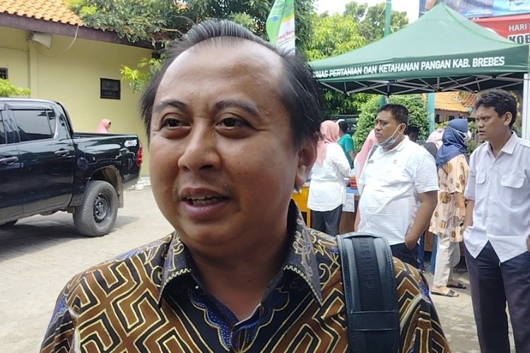 Ketua Umum Asosiasi Bawang Merah Indonesia (ABMI) Dian Alex Chandra saat menghadiri Gerakan Pangan Murah di Dinas Pertanian dan Ketahanan Pangan (DPKP) Kabupaten Brebes, Rabu (27/12/2023). 
