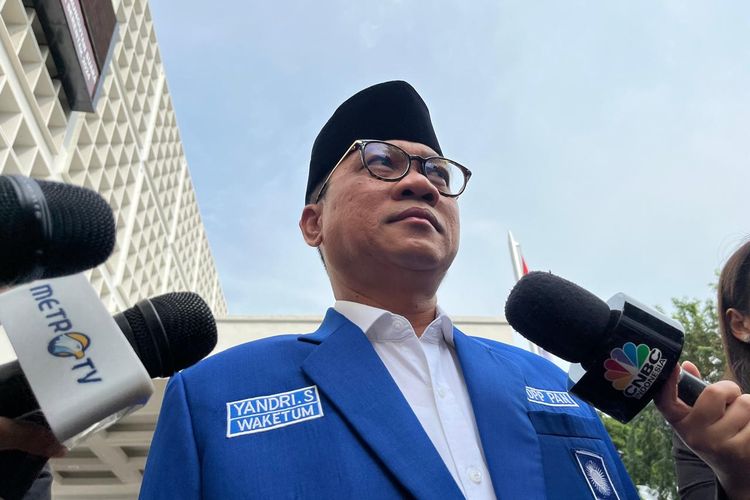 Wakil Ketua Umum PAN, Yandri Susanto, jelang penetapan Prabowo Subianto-Gibran Rakabuming sebagai presiden dan wakil presiden terpilih oleh KPU RI, Ranu (24/4/2024).