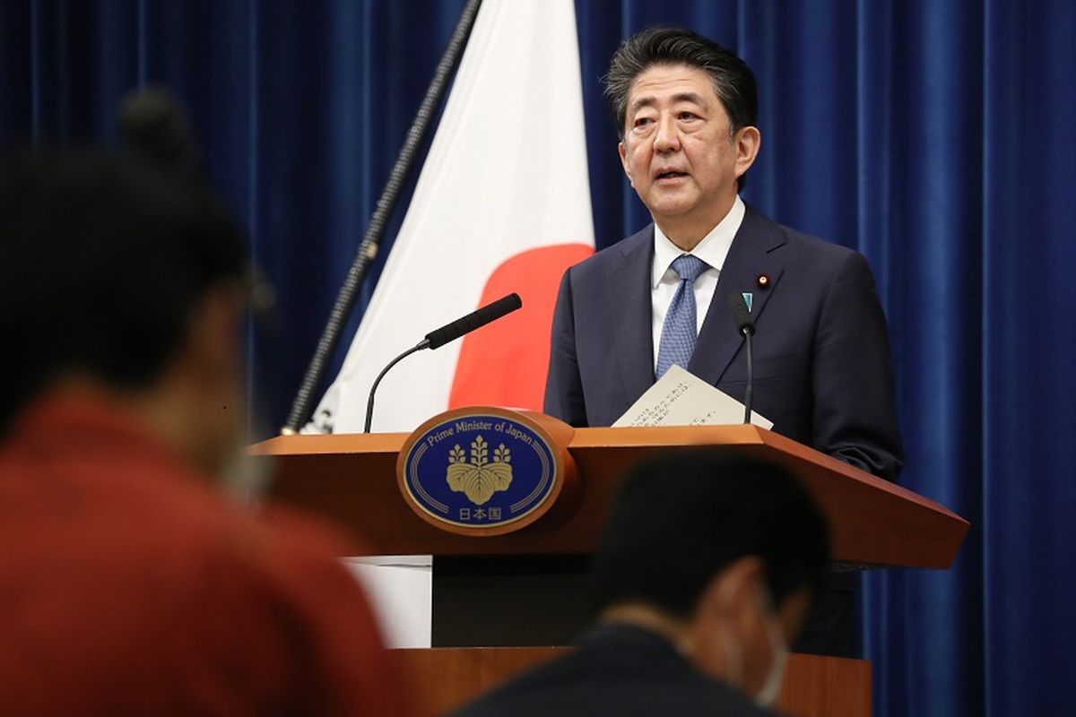Mantan PM Jepang Shinzo Abe mengumumkan pengunduran dirinya saat konferensi pers di kantor perdana menteri di Daerah Chiyoda, Tokyo pada 28 Agustus 2020. Abe (65) yang merupakan PM terlama Jepang selama hampir 8 tahun, menderita kolitis ulseratif (peradangan usus besar) kronis yang semakin memburuk.
