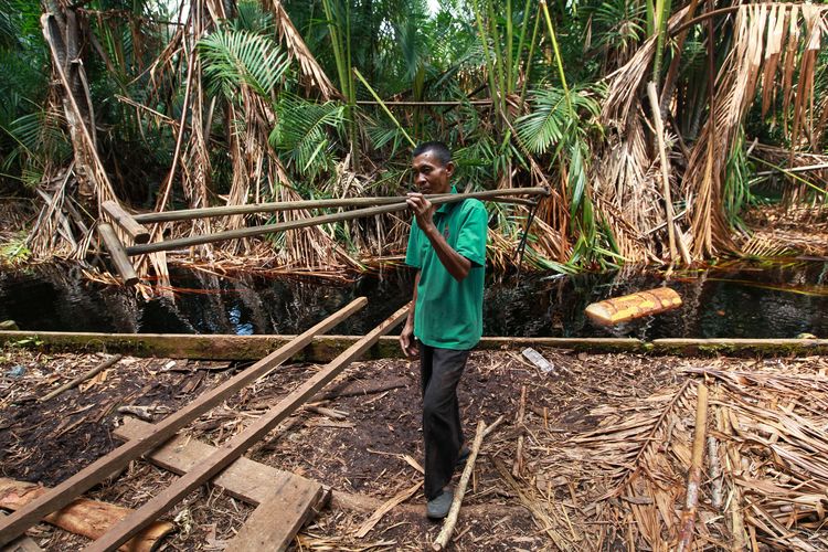 Bagaimana cara menghitung zakat fitrah di daerah dengan makanan  pokok bukan beras? maka cara hitung zakat fitrah yakni menggunakan 2,5 kilogram makanan pokok lain misalnya gandum atau sagu. Cara perhitungan zakat fitrah makanan di luar beras sama saja.