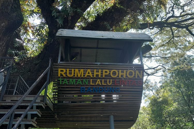Spot foto rumah pohon di Taman Lalu Lintas, Bandung