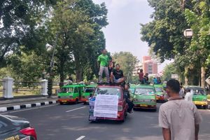 'Mobil Butut Datang, Nih' Sopir Angkot Demo, Konvoi ke Balai Kota Bogor