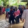 Pasangan Pengantin di Ponorogo Langsungkan Resepsi Pernikahan di Tengah Banjir