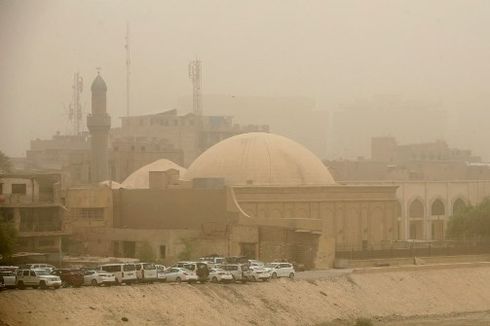 Badai Pasir Kambali Terjang Irak, Penerbangan Sampai Dihentikan