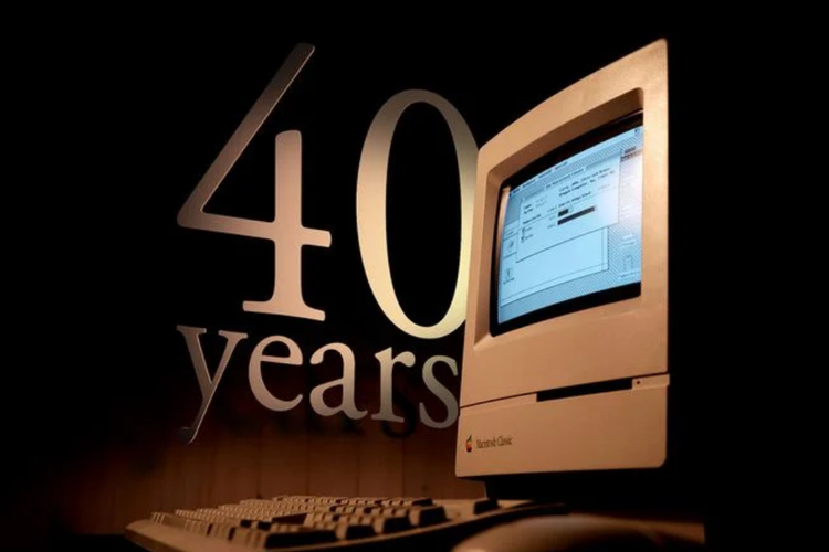 Komputer Apple, Macintosh resmi berusia 40 tahun pada 24 Januari 2024. Macintosh menjadi komputer pertama dengan tampilan antarmuka grafis (GUI) yang berhasil dipasarkan secara massal. Komputer ini juga memopulerkan aksesori mouse komputer.
