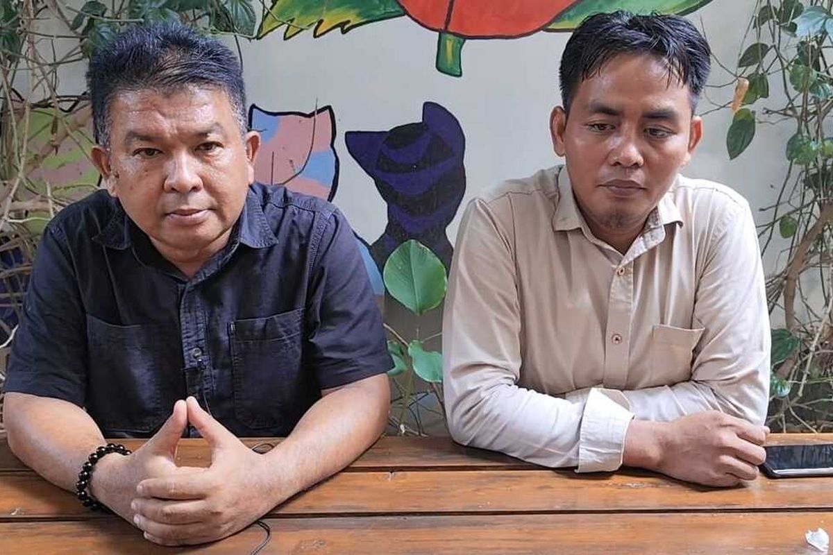 Dewan Penasehat PRMPC, Erlianus Tahar (Kiri) dan Eriyanto Ketua PRMPC, memberikan klarifikasi terkait video viral yang menarasikan aksi razia rumah Masakan Padang di kantornya, Selasa (29/10/2024) siang.