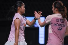 Warga Pasaman Barat yang Terjebak Banjir Dievakuasi Pakai Sampan