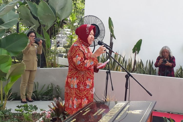 Wali Kota Surabaya Tri Rismaharini saat meresmikan Museum Pendidikan Surabaya, Senin (25/11/2019).