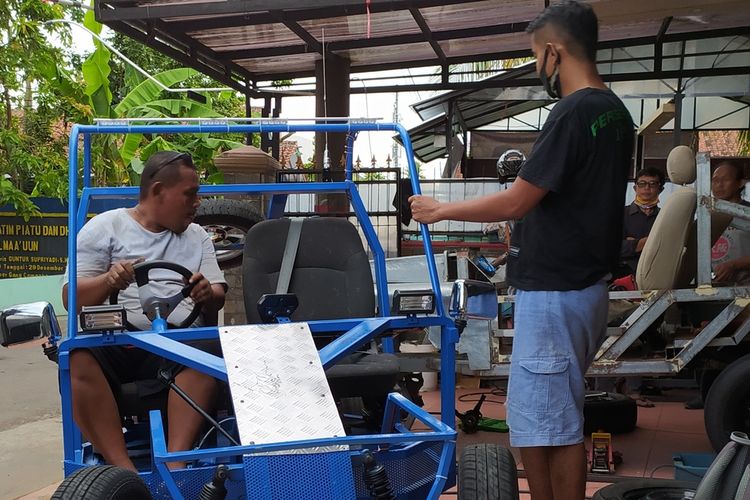 Electric car workshop in Purwokerto