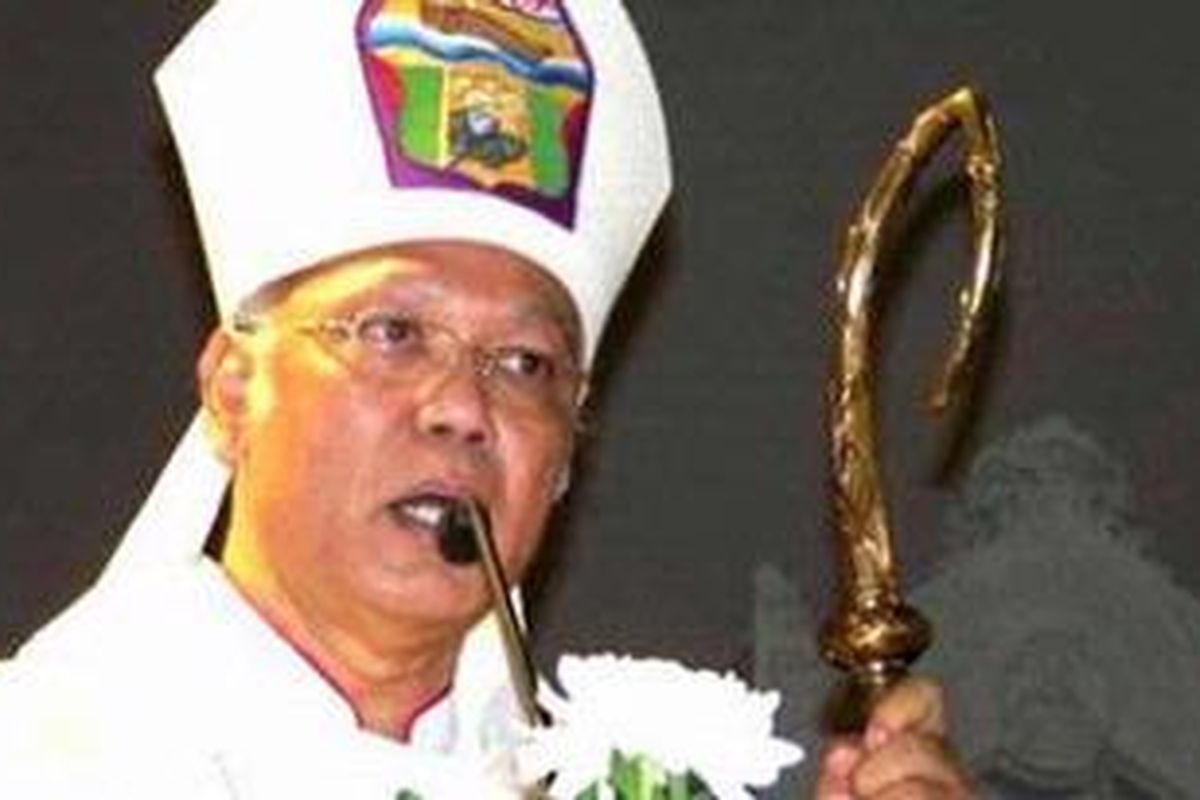 Uskup Agung Semarang Monsinyur Johannes Pujasumarta