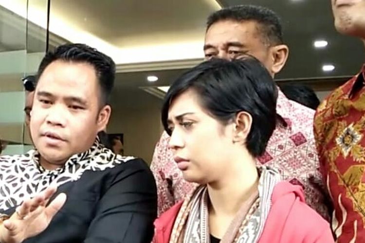 Karen Pooroe didampingi tim kuasa hukum saat konfrontasi di Polres Jakarta Selatan, Jumat (21/2/2020) 