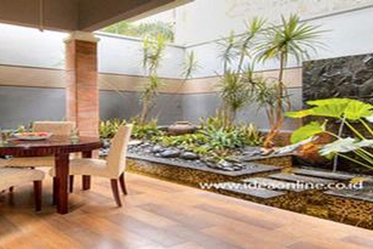 Mengenal Letak dan Fungsi Teras. Lokasi: Rumah Mia H., Cilandak, Jakarta Selatan 