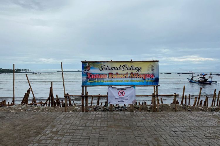 Kondisi Pantai Teluk Labuan setelah dibersihkan, Jumat (16/6/2023). Pantai Teluk sebelumnya disebut pantai terkotor di Indonesia oleh Pandawara Group.