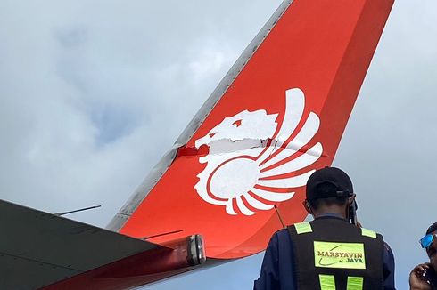 Detik-detik Sayap Pesawat Lion Air Tabrak Garbarata di Bandara Mopah Merauke hingga Batal Terbang