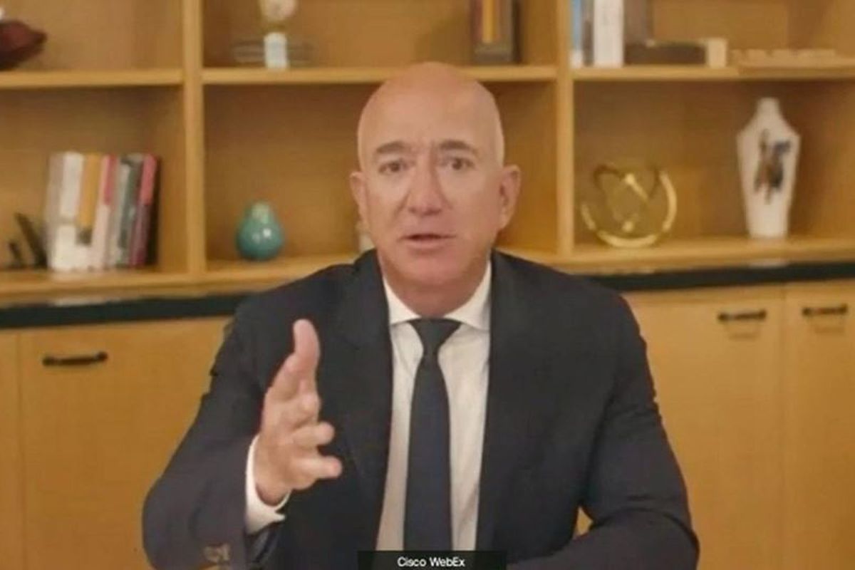 CEO Amazon, Jeff Bezos, ketika memberikan pernyataan di sidang yang digelar DPR AS, Rabu (29/7/2020).