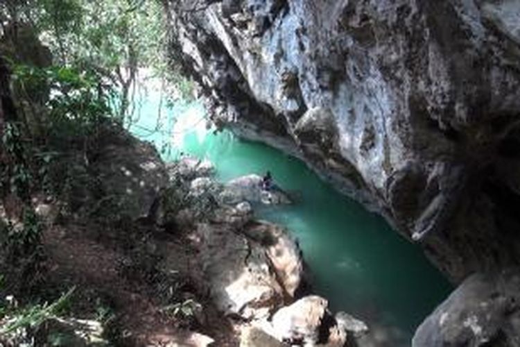 Kolam Pemandian Pucok Krueng Aceh Besar, merupakan pesona wisata pemandian pegunungan di Aceh Besar. Lokasi wisata baru ini diharap bisa meningkatkan pesona wisata di Kabupaten Aceh Besar. 