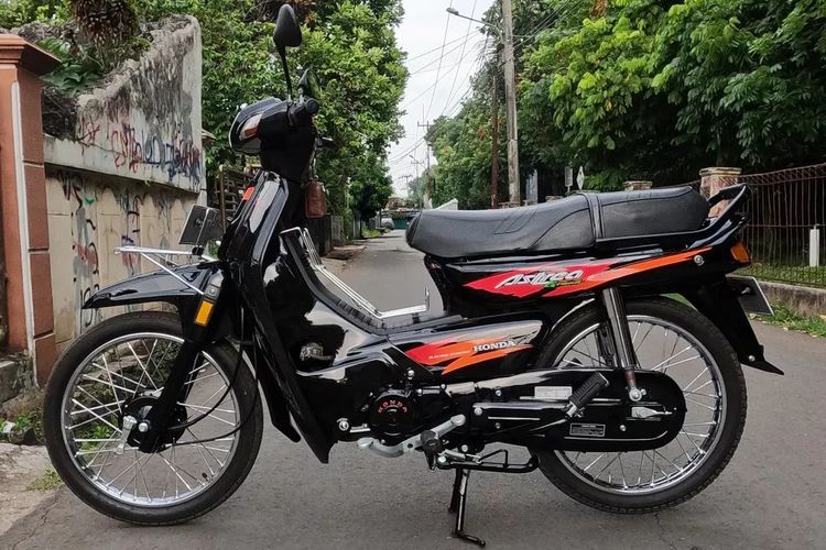 Restorasi motor bebek Honda Astrea Grand