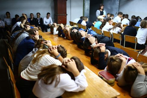Di Ukraina, Siswa Sekolah Diajari Cara Menghadapi Ranjau Darat