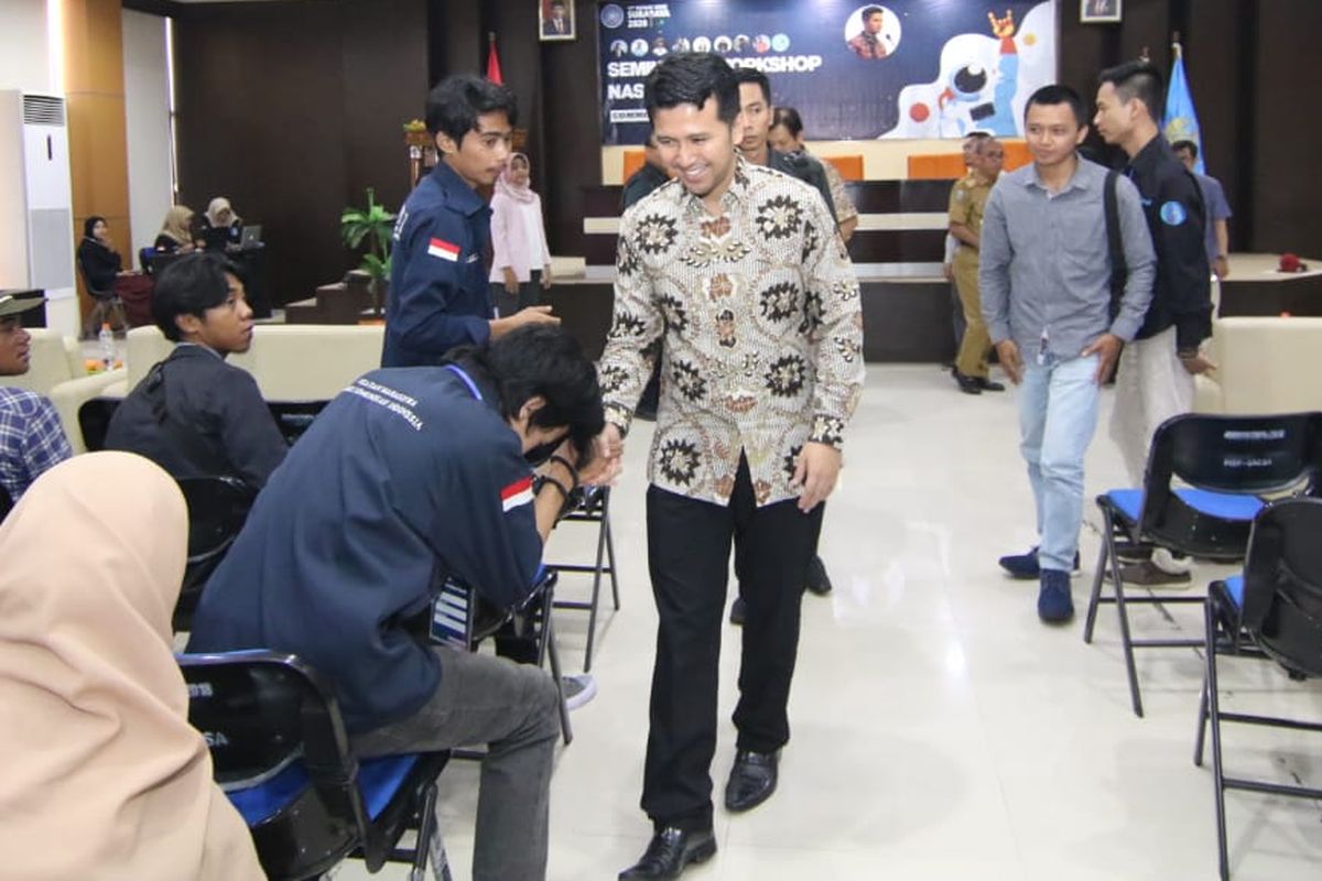 Wakil Gubernur Jawa Timur Emil Elestianto Dardak, membuka Munas ke-X Ikatan Mahasiswa Ilmu Komunikasi Indonesia (IMKI), di Universitas Negeri Surabaya (Unesa), Senin (13/1/2020).