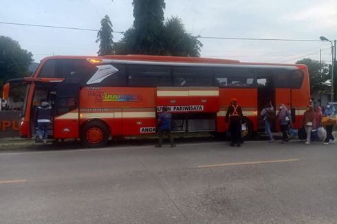 Banjir Semarang, Penumpang KA Brantas Tujuan Brebes hingga Pekalongan Dialihkan Pakai Bus