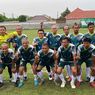 Cak Imin Main Sepak Bola bersama Pemain Legendaris Persebaya