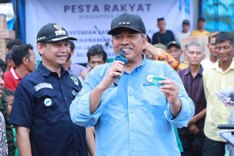 Bupati Siak Alfedri saat menghadiri pelaksanaan program Siak Melesat di Kecamatan Sungai Apit, Minggu (1/9/2024). 