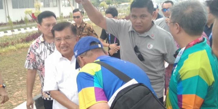 Wapres Jusuf Kalla saat berkunjung ke kompleks Jakabaring Sport City (JSC) Palembang, Sumatera Selatan, Minggu (26/8/2018).