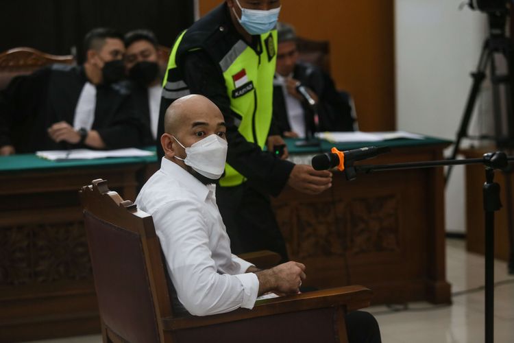 Foto stok: Terdakwa  Baiquni Wibowo menjalani sidang di Pengadilan Negeri (PN) Jakarta Selatan.
