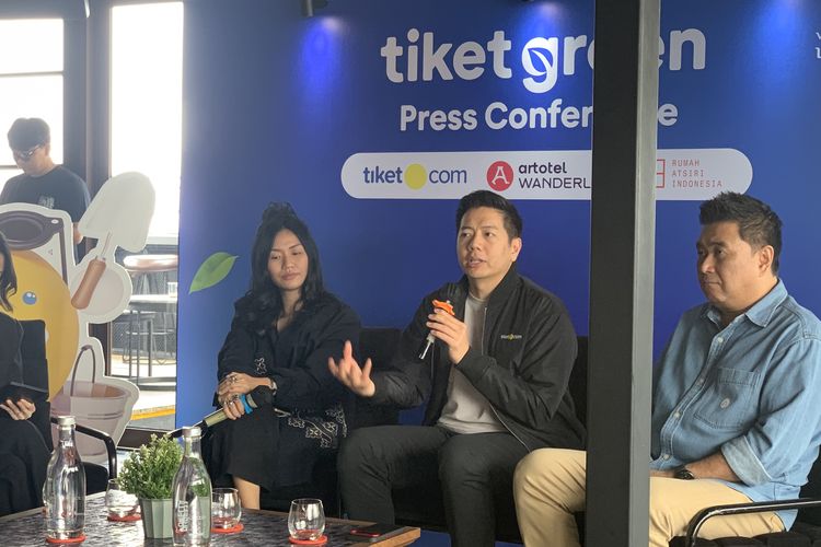 Co-Founder & Chief Marketing Officer tiket.com, Gaery Undarsa, dalam konferensi pers dua tahun perjalanan tiket Green di Artotel Thamrin, Jakarta Pusat, Rabu (22/4/2026).