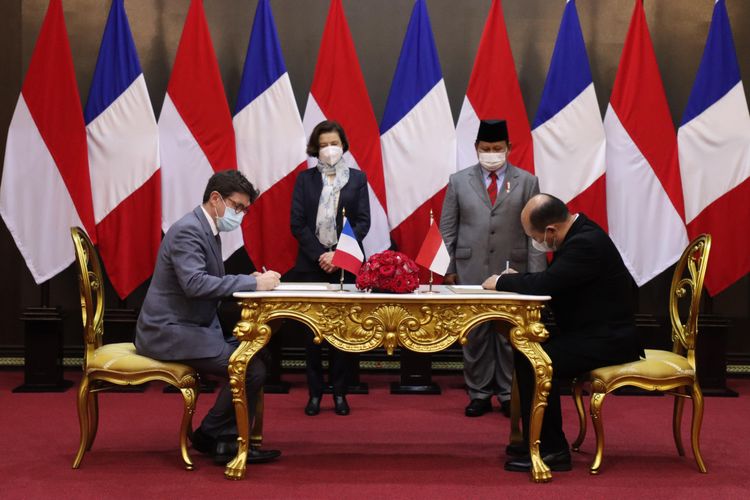 Penandatanganan MoU antara CEO PAL dengan CEO Naval Group yang disaksikan langsung oleh Menteri Pertahanan Prabowo dan Menteri Pertahanan Prancis Florence Parly di Kemenhan, Jakarta, Kamis (10/2/2022).