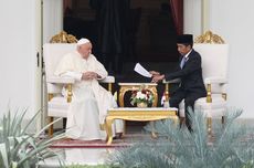 BERITA FOTO: Momen Pertemuan Paus Fransiskus dengan Presiden Jokowi di Istana Merdeka