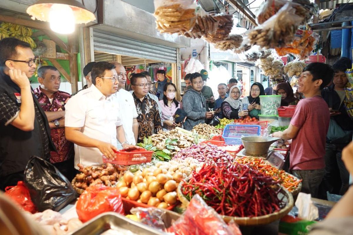 Tinjau Pasar Di Bandung, Bapanas: Stok Dan Keseimbangan Harga Pangan ...