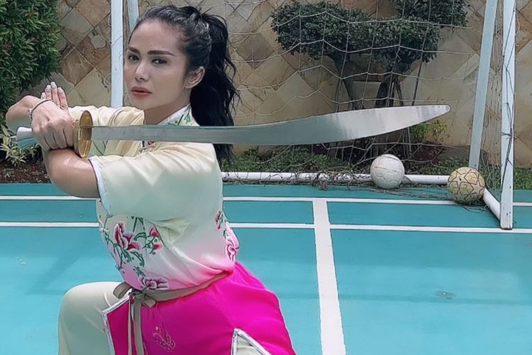 7 Gaya Kris Dayanti Saat Latihan Wushu, Anggun dan Energik