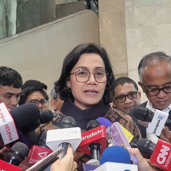 Menteri Keuangan Sri Mulyani Indrawati setelah menghadiri Rapat Paripurna DPR RI Ke-18 Masa Persidangan III Tahun Sidang 2024-2025 di Gedung DPR RI, Jakarta, Selasa (20/5/2025).