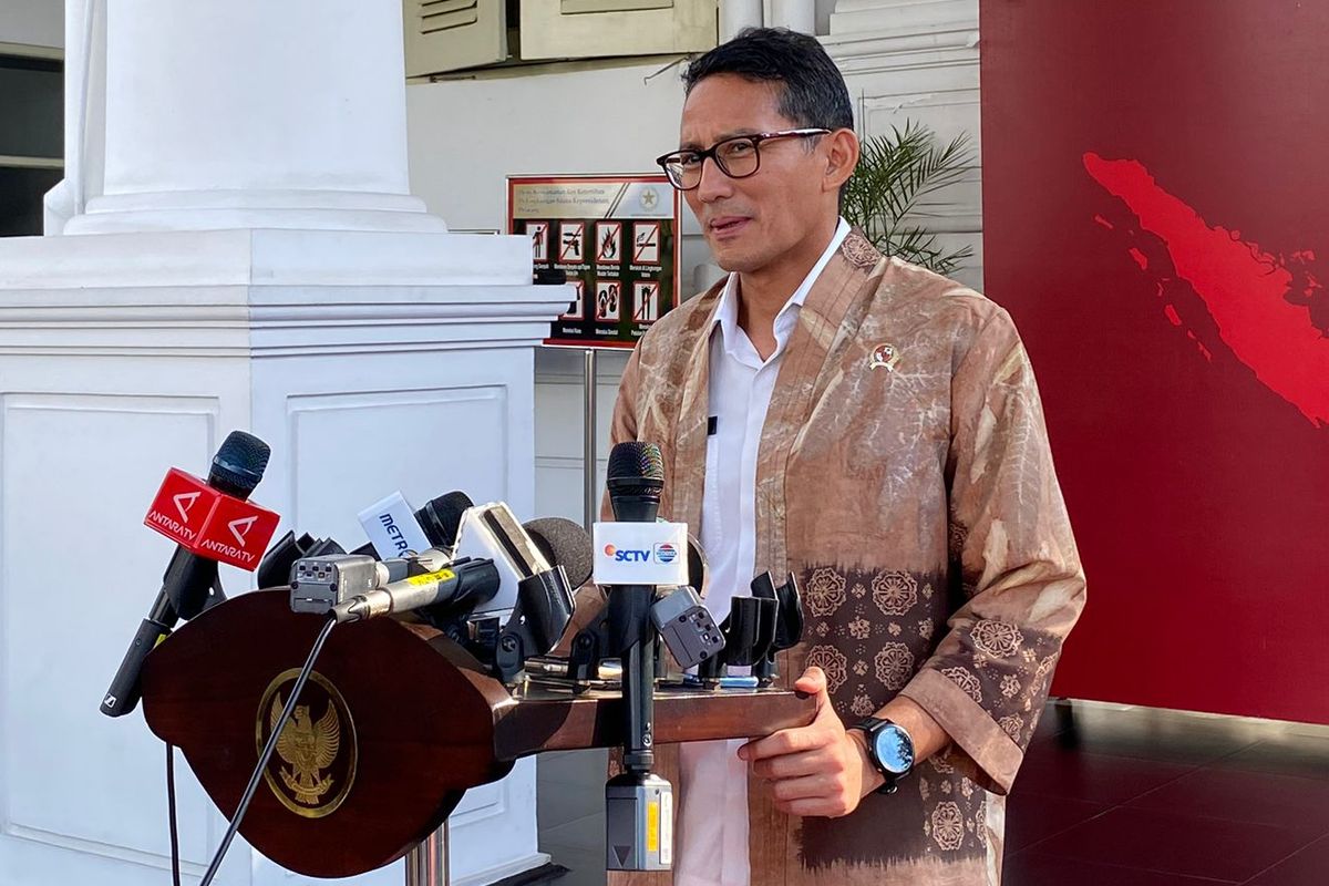 Menteri Pariwisata dan Ekonomi Kreatif Sandiaga Uno usai rapat membahas Indonesia Quality Tourism Fund di Istana Kepresidenan Jakarta, Senin (8/7/2024).