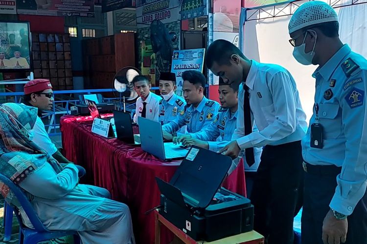 Pelayanan kunjungan bagi keluarga warga binaan Lembaga Pemasyarakatan Kelas IIA (Lapas) Kota Palopo, Sulawesi Selatan, Selasa (03/5/2022) dilakukan secara daring.