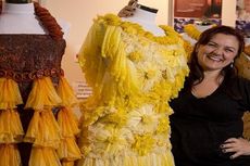 Koleksi Gaun Cantik yang Terbuat dari Kondom Warna-warni