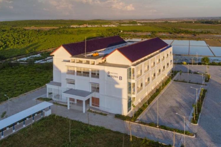 Pembangunan gedung di Politeknik Negeri Madura