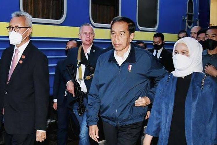 Presiden Jokowi beserta rombongan tiba di Kyiv.