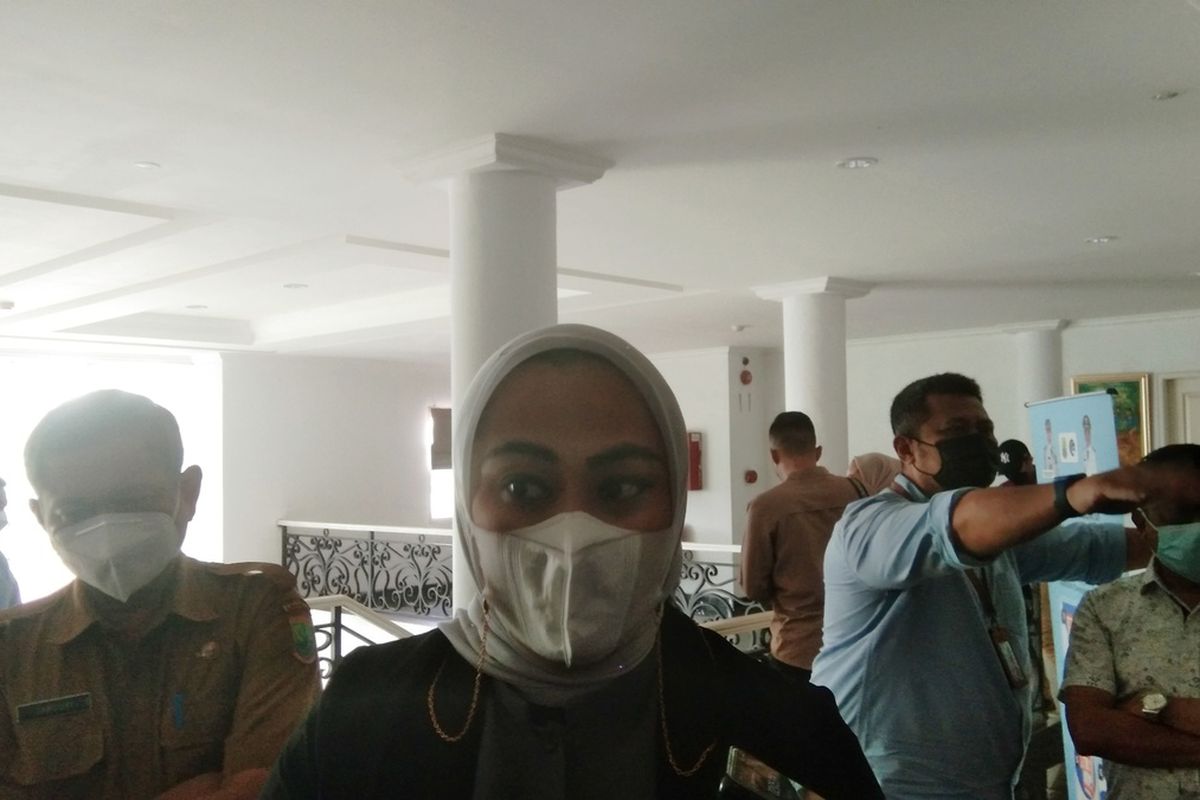 Bupati Karawang Cellica Nurrachadiana