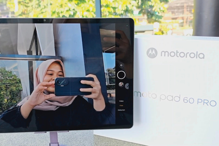 Kamera depan (selfie) tablet Moto Pad 60 Pro hadir dengan resolusi 8 MP.