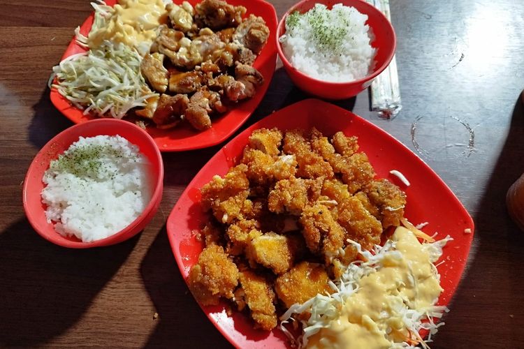 Chicken Katsu dan Wafuyaki Chicken di Warung Jepang Abusan, Setiabudi, Jakarta Selatan, Selasa (9/1/2024).
