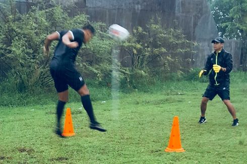 Pelatih Persik Latihan bersama Anak untuk Sempurnakan Metode