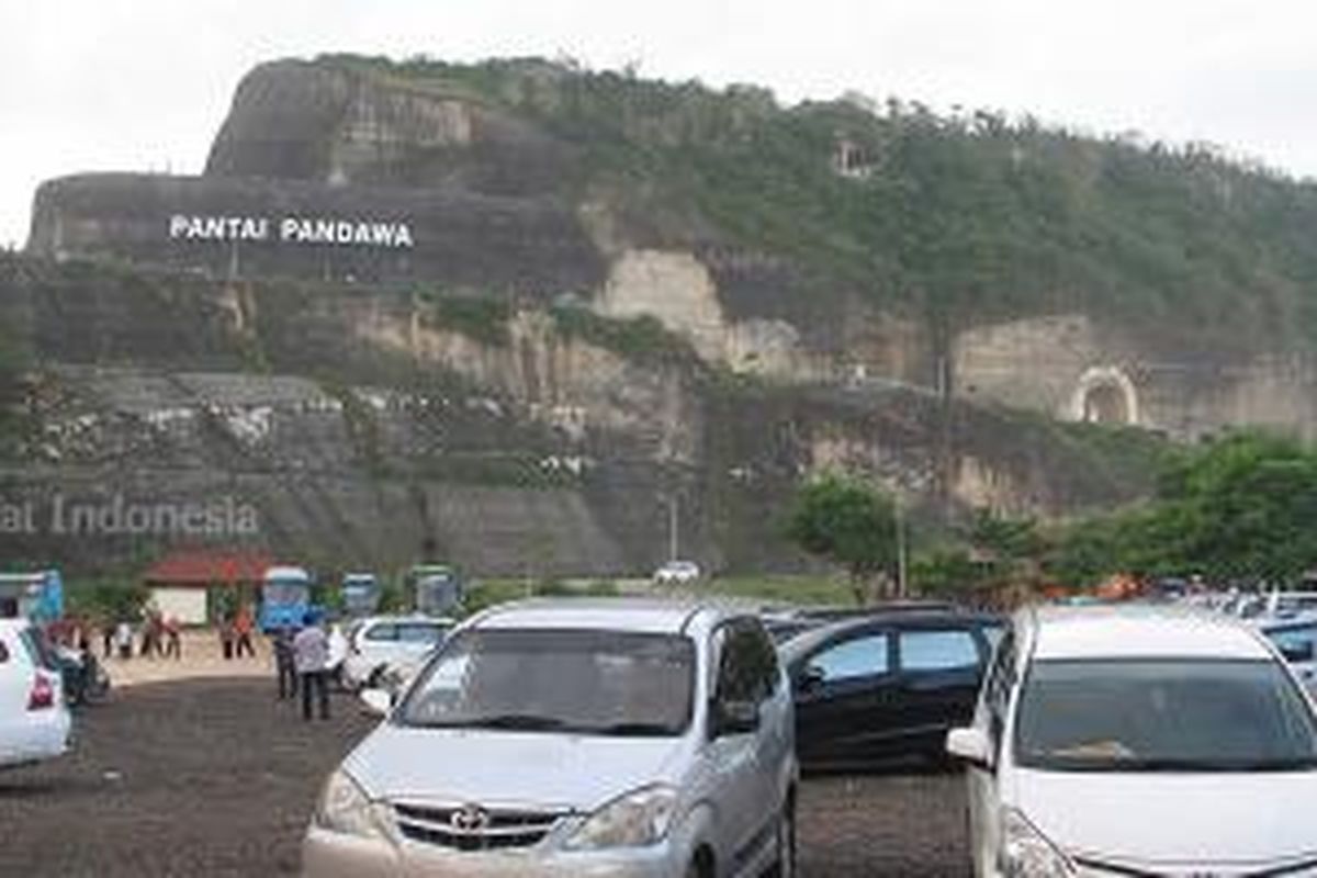 Pantai Pandawa di Desa Kutuh, Kecamatan Kuta Selatan, Kabupaten Badung, Bali.