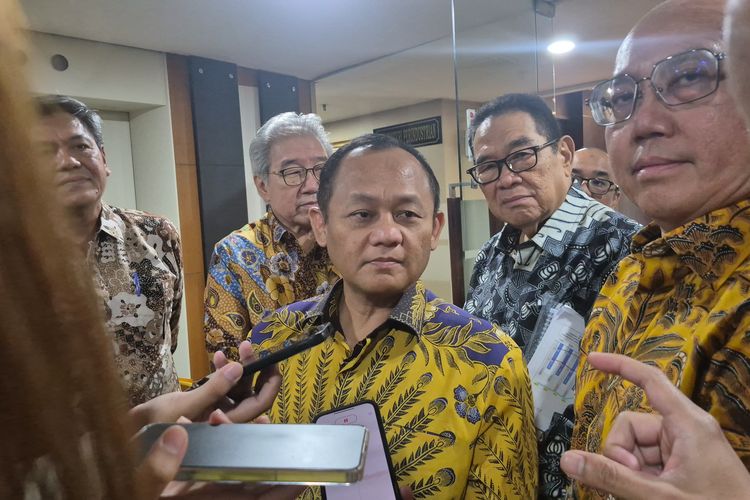Tekan Penggunaan BBM Subsidi, Pemerintah Mulai Kembangkan Mobil REEV dan Plug-in Hybrid 