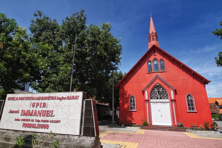 Gereja merah di Kota Probolinggo.